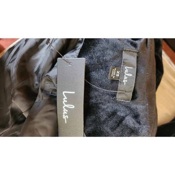 NWT Lulus Festive magic women's black velvet cropped Jacket XS - Picture 5 of 7